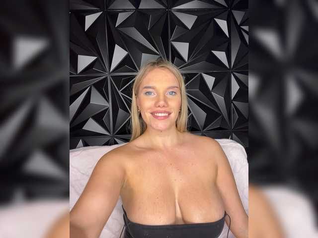 LYLAtop live cam on BongaCams