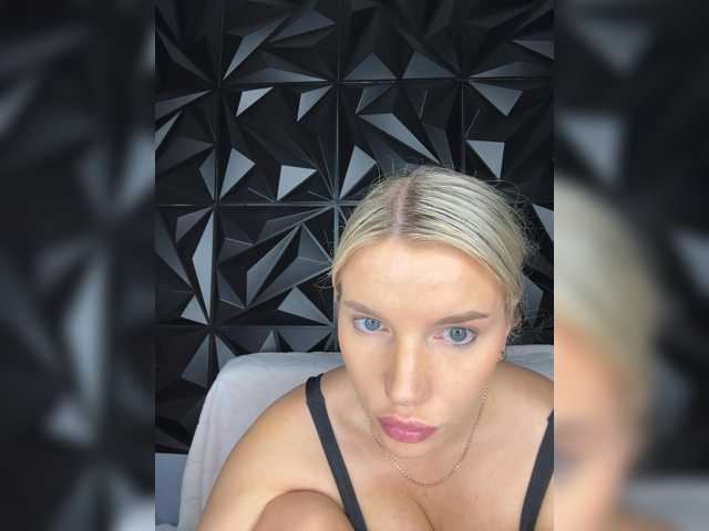 LYALYAtop
