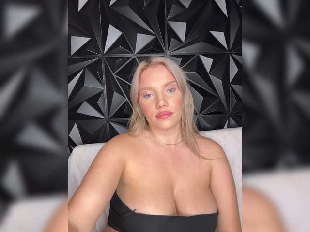 LYLAtop live cam on BongaCams