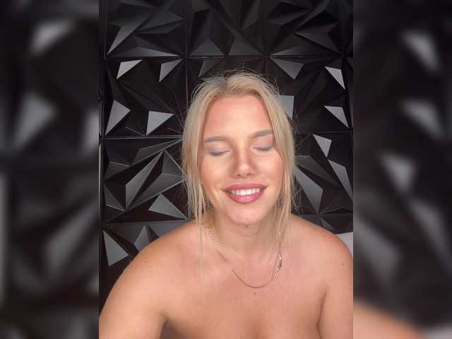 LYLAtop live cam on BongaCams