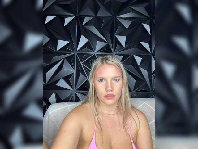 LYALYAtop live cam preview