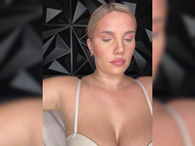 LYLAtop live cam on BongaCams