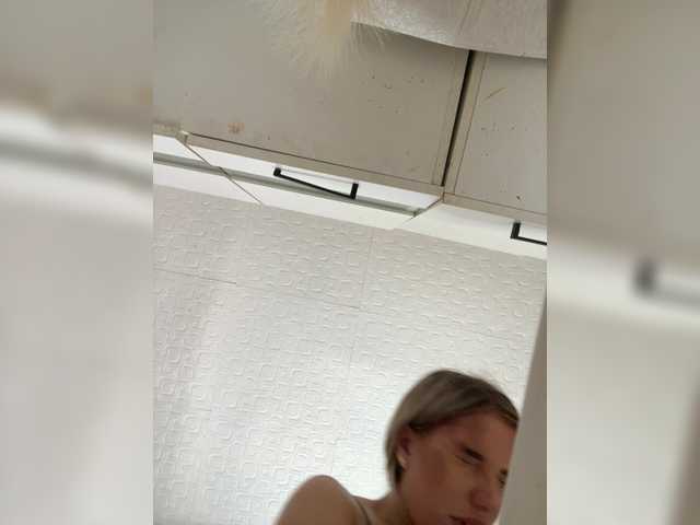 LYLAtop live cam on BongaCams