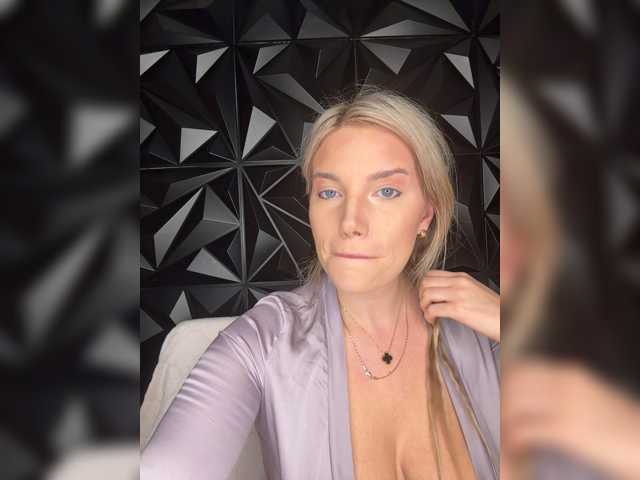 LYLAtop live cam on BongaCams