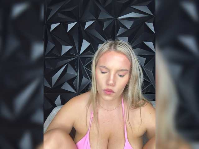 LYLAtop live cam on BongaCams