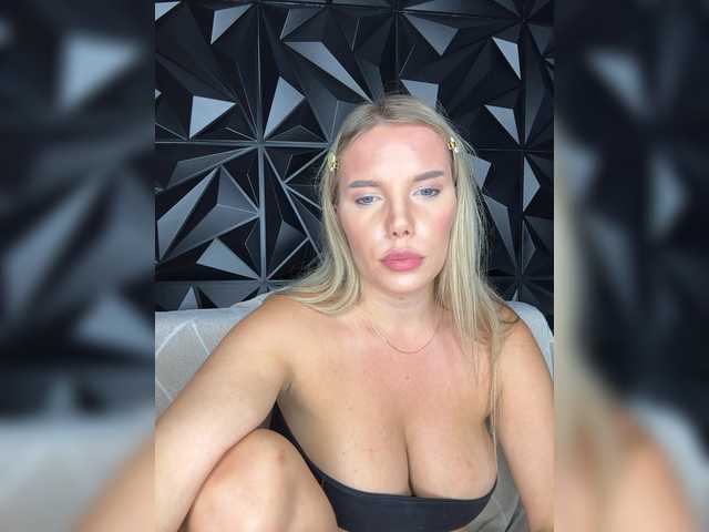 LYLAtop live cam on BongaCams