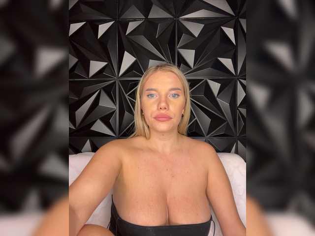LYLAtop live webcam show