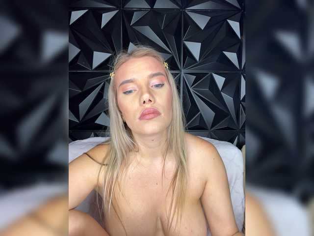LYLAtop live cam on BongaCams