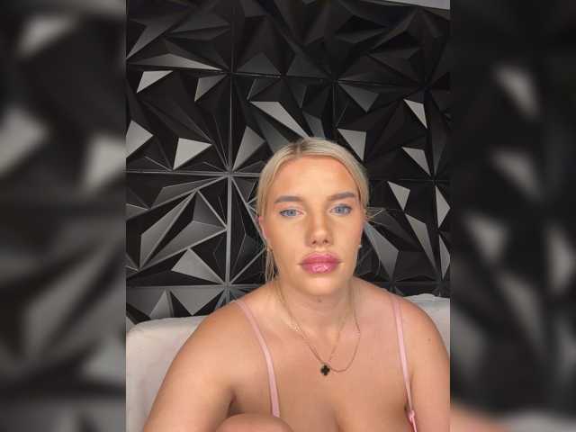 LYLAtop live cam on BongaCams