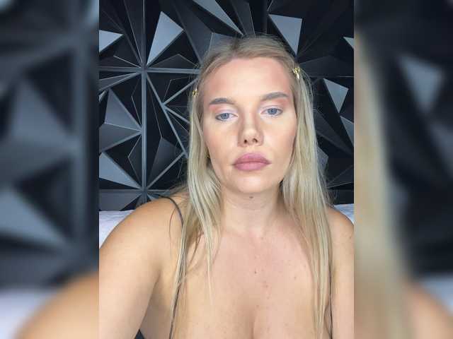 LYLAtop live webcam show
