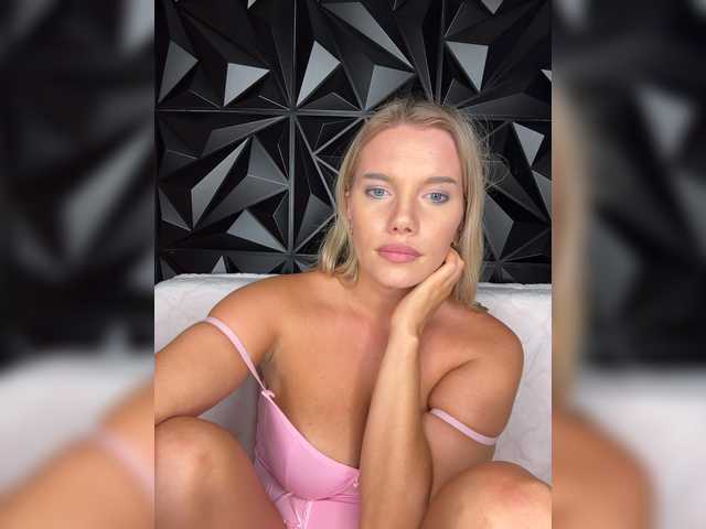 LYLAtop live cam on BongaCams