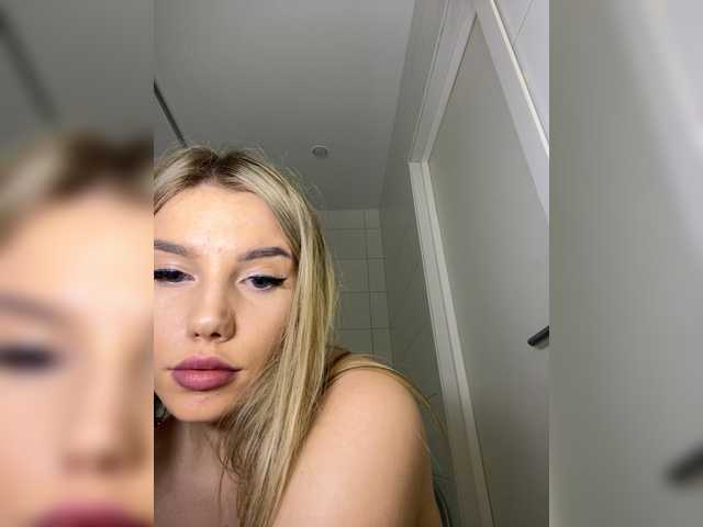 LYLAtop live cam on BongaCams