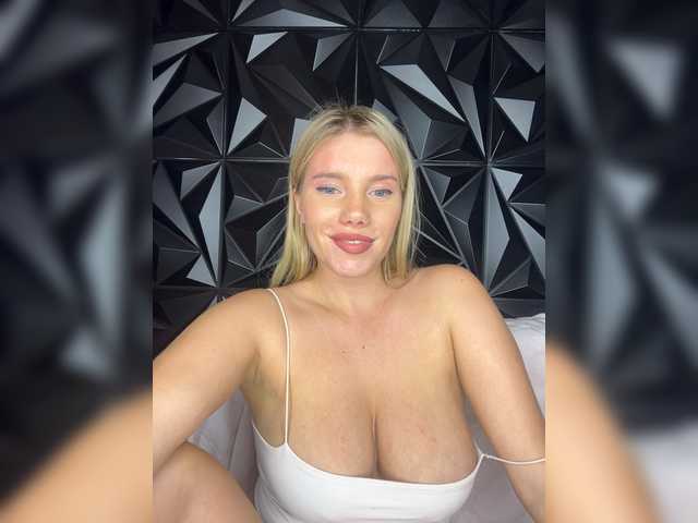LYLAtop live cam on BongaCams