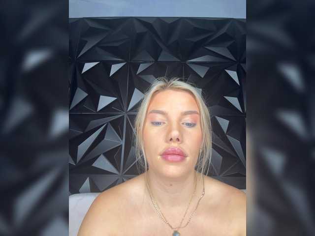 LYLAtop live cam on BongaCams