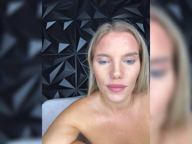 LYLAtop live cam on BongaCams