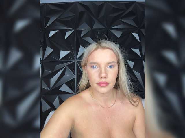 LYLAtop live cam on BongaCams