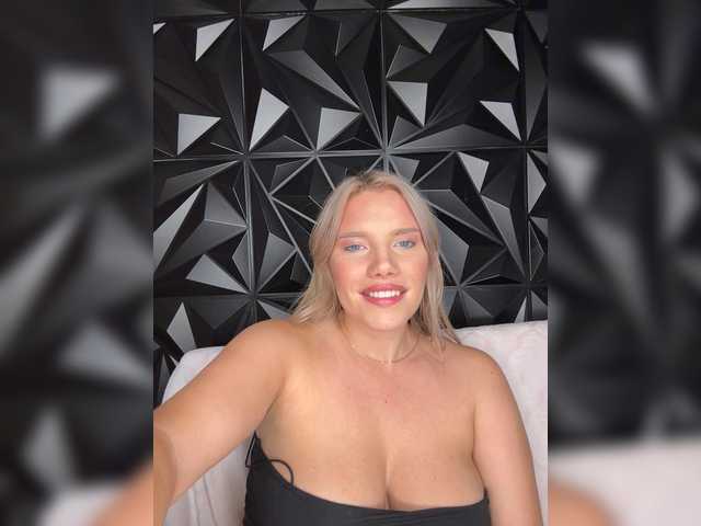 LYLAtop live cam on BongaCams