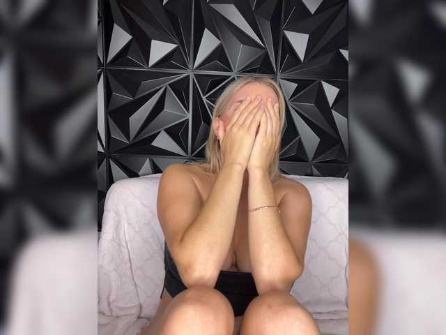 LYLAtop live webcam show