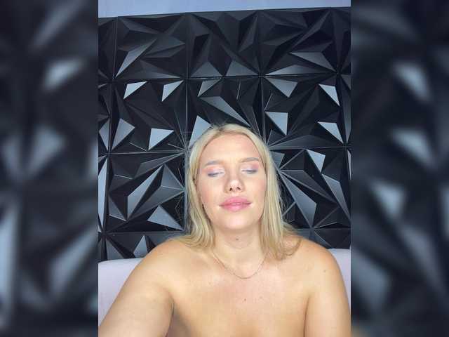 LYLAtop live cam on BongaCams