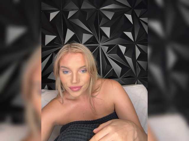LYLAtop live cam on BongaCams