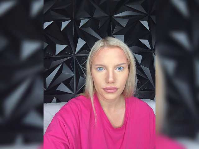 LYLAtop live cam on BongaCams