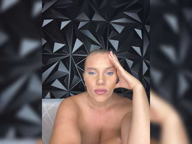 LYLAtop live cam on BongaCams
