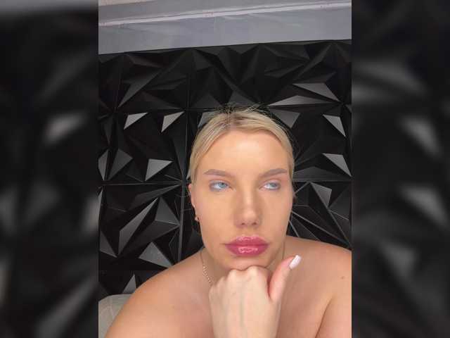 LYLAtop live cam on BongaCams