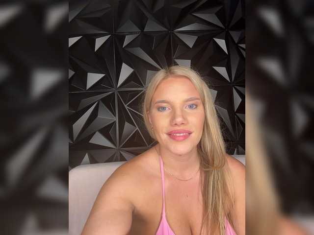 LYLAtop live cam on BongaCams