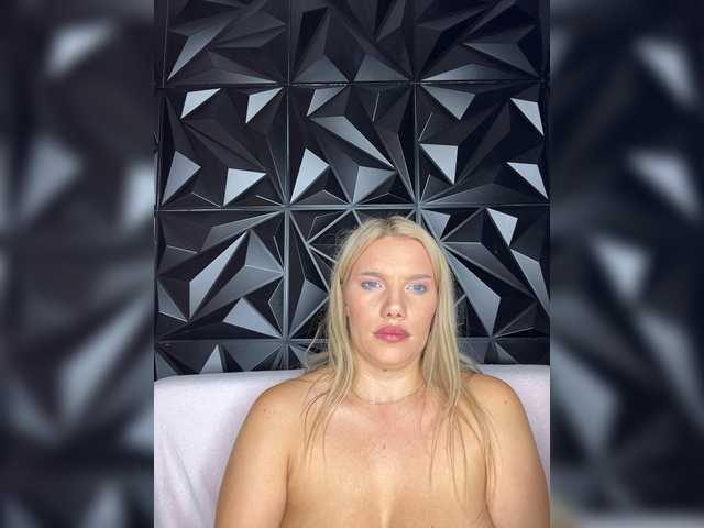 LYLAtop live cam on BongaCams