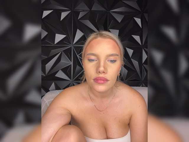 LYLAtop live cam on BongaCams