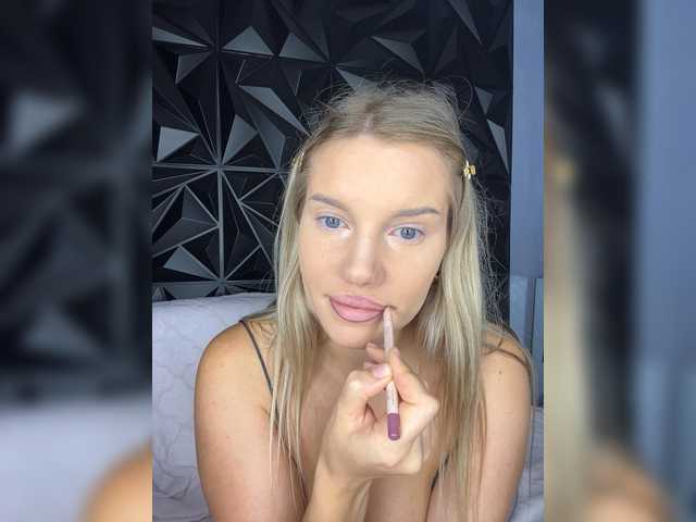 LYLAtop live webcam show