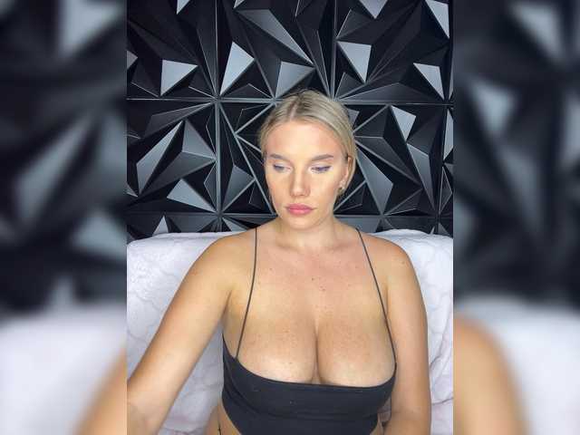 LYLAtop live webcam show