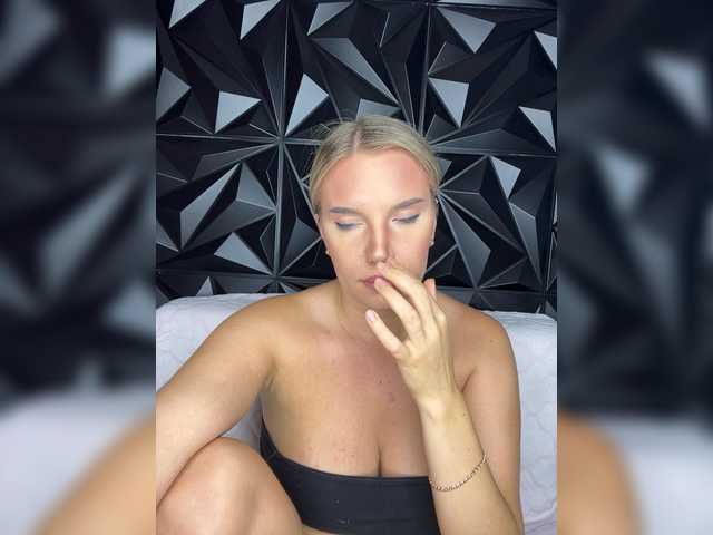 LYLAtop live webcam show