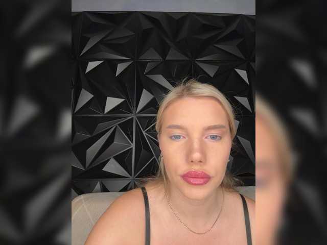 LYLAtop live cam on BongaCams