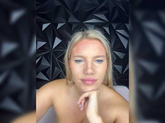 LYLAtop live cam on BongaCams