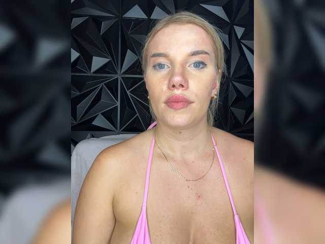 LYLAtop live webcam show