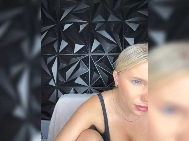 LYLAtop live cam on BongaCams