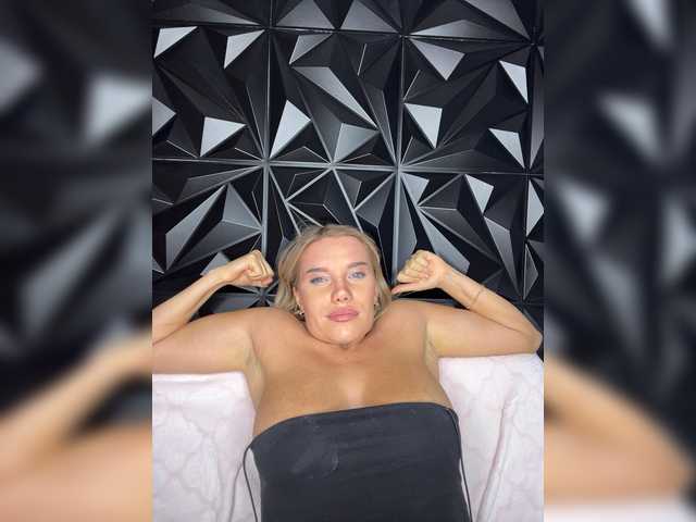 LYLAtop live webcam show