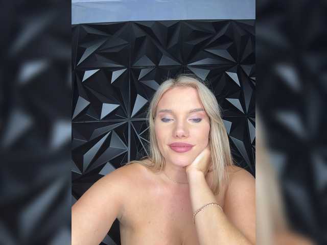 LYLAtop live cam on BongaCams