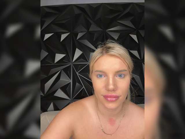 LYLAtop live cam on BongaCams