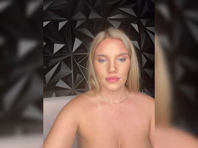 LYLAtop live cam on BongaCams
