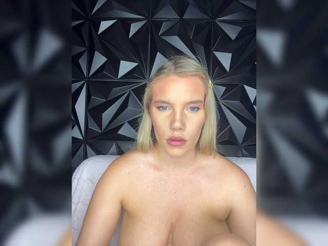 LYLAtop live cam on BongaCams