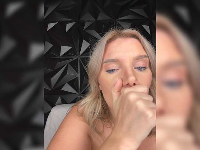 LYLAtop live cam on BongaCams