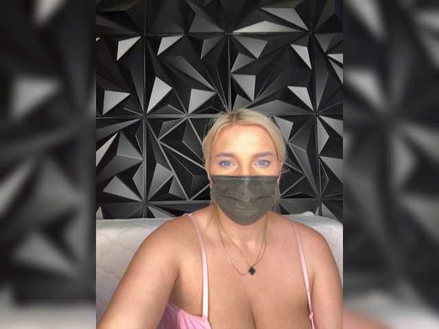 LYLAtop live cam on BongaCams