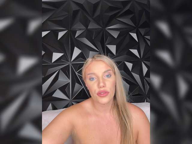 LYLAtop live cam on BongaCams