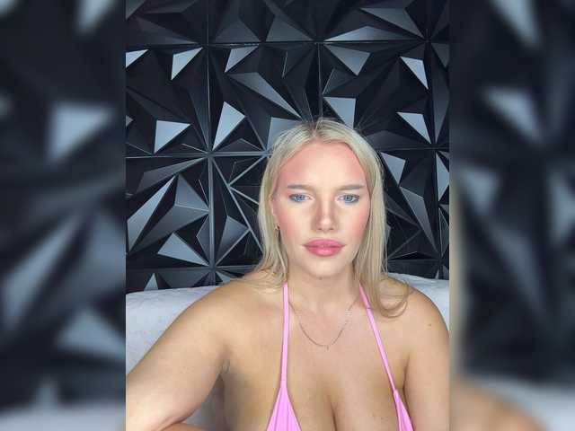 LYLAtop live cam on BongaCams