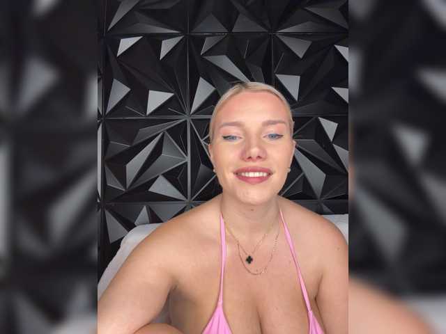 LYLAtop live cam on BongaCams