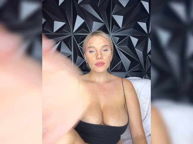LYLAtop live cam on BongaCams