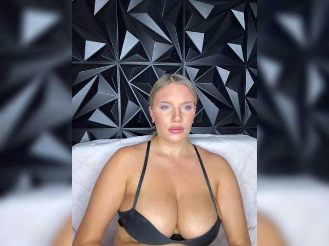 LYLAtop live cam on BongaCams