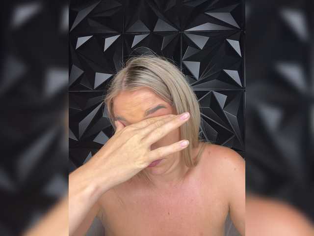 LYLAtop live cam on BongaCams
